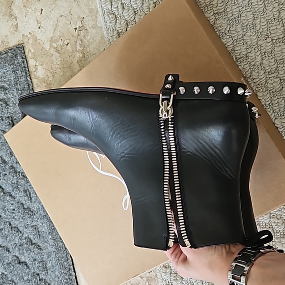 Authentic Christian Louboutin Roadirik leather booties - Picture 4 of 11